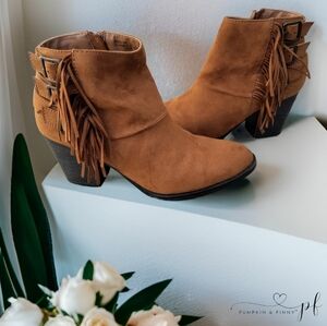 Bamboo Boho Chic Caramel Suede Fringe Ankle Boots Sz 6.5